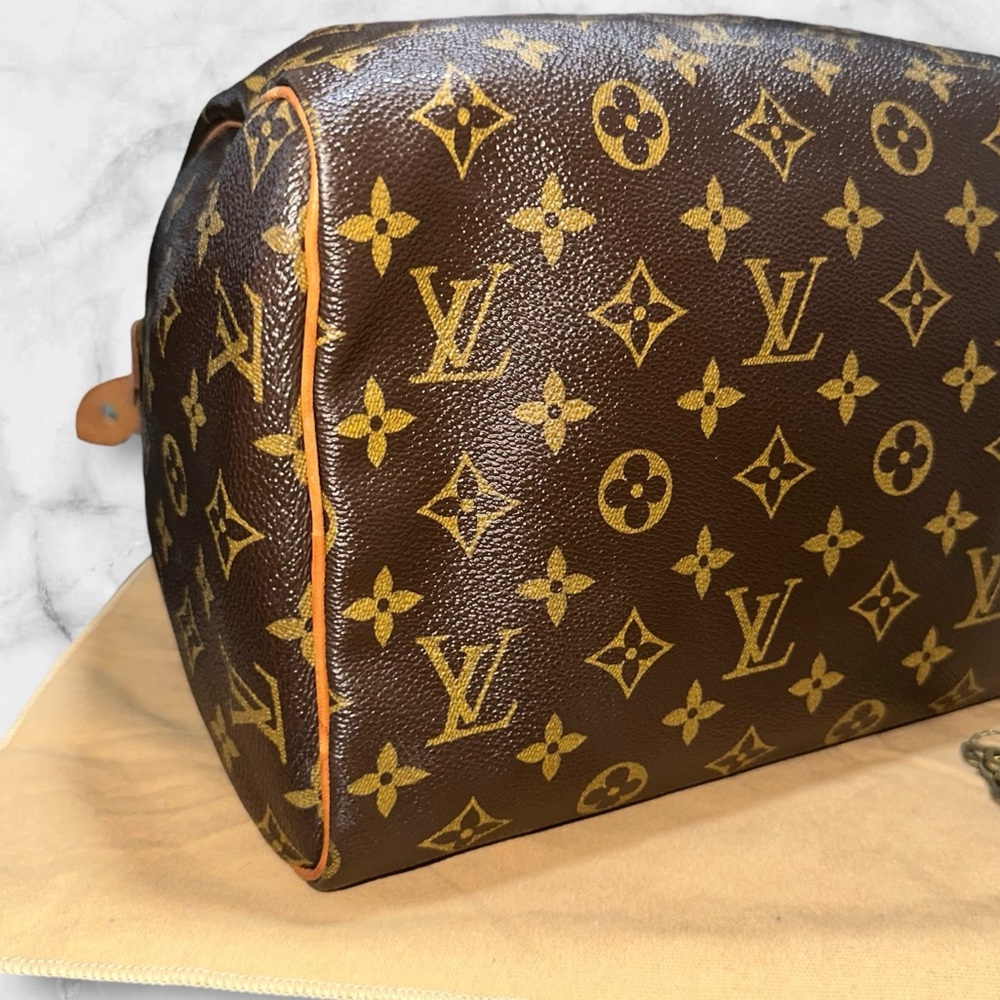 Authentic Louis Vuitton Vintage Monogram Speedy 30 - Picture 9 of 13